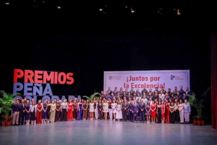 Entregan los premios Peña Colorada 2026 (1)