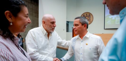 Espacios comunitarios pueden reconstruir el tejido social y fortalecer la democracia: Enrique Cabrero