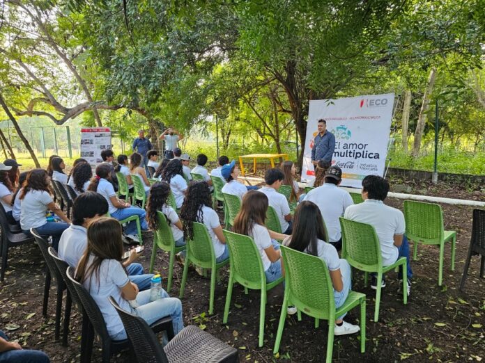 Estudiantes del Bachillerato 4 en El Peregrino
