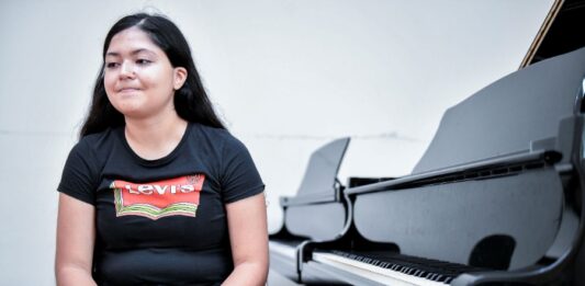 Gana alumna de la UdeC el VIII Concurso Musical de Instrumentista-Solista de la ANUIES Región Centro Occidente
