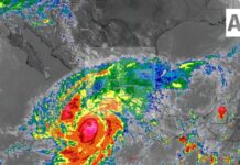 Simón se mantiene categoria 4, está a 165 km de Manzanillo con vientos de 240 km/h