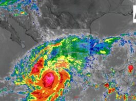 Simón se mantiene categoria 4, está a 165 km de Manzanillo con vientos de 240 km/h