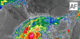 Simón se mantiene categoria 4, está a 165 km de Manzanillo con vientos de 240 km/h