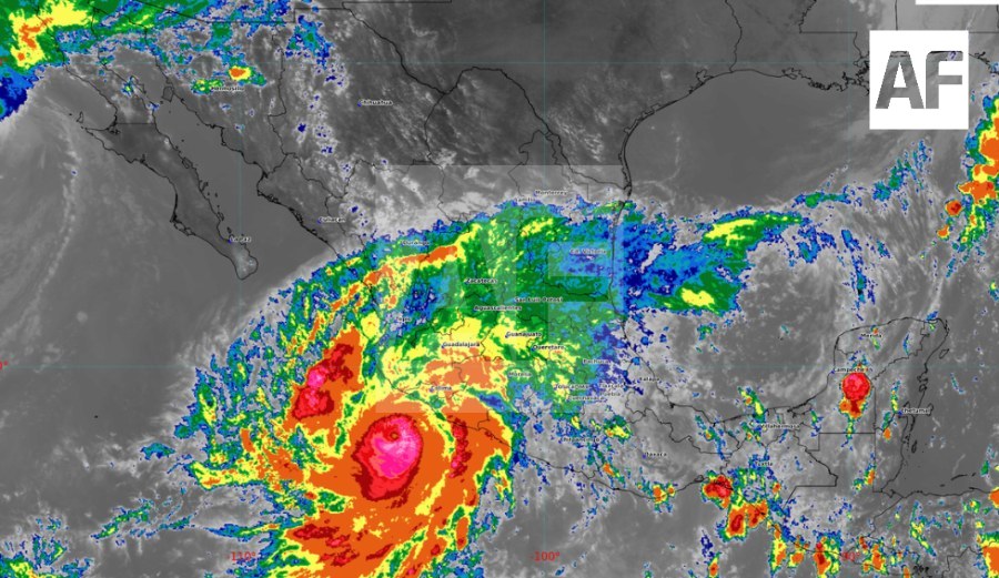 Huracán-Simon-se-acerca-a-Colima-y-Jalisco5