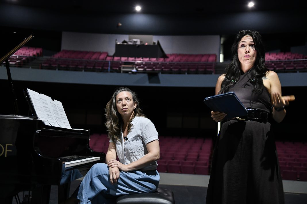 Lianne Vega y Vittoria Ainsley, voz y piano en Suspiros de España_b