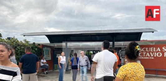 Padres de familia piden reforzar seguridad en secundaria Octavio Paz