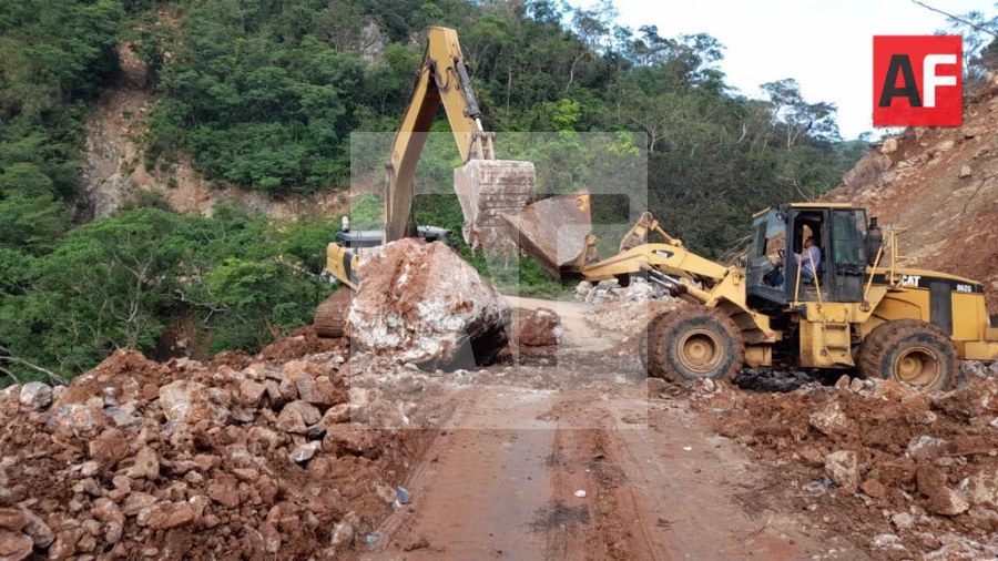 Reparan-deslave-carretero-en-Pihuamo-Jalisco.2