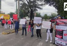 Trabajadores del IMSS se manifestaron en varios hospitales de Jalisco