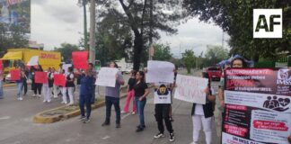 Trabajadores del IMSS se manifestaron en varios hospitales de Jalisco