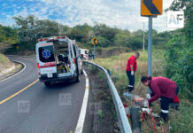 Dos jóvenes lesionados en accidente de motocicleta en carretera Cuauhtémoc-Alcaraces