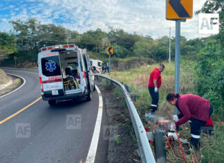 Dos jóvenes lesionados en accidente de motocicleta en carretera Cuauhtémoc-Alcaraces