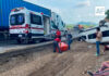 Vuelca tractocamión tras impactar camioneta de transporte de pasajeros en autopista Manzanillo-Colima