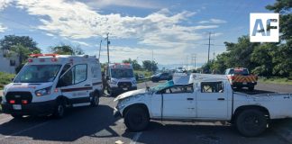 Accidente en Libramiento deja a dos personas graves en Villa de Álvarez