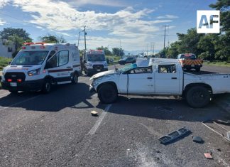 Accidente en Libramiento deja a dos personas graves en Villa de Álvarez