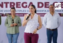 Indira Vizcaíno supervisó y entregó y obras que transforman en Tecomán