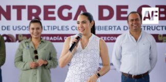 Indira Vizcaíno supervisó y entregó y obras que transforman en Tecomán