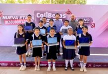Gobierno de Indira Vizcaíno entrega laptops gratuitas a estudiantes de secundaria en Ixtlahuacán