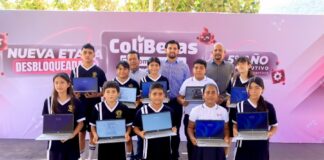 Gobierno de Indira Vizcaíno entrega laptops gratuitas a estudiantes de secundaria en Ixtlahuacán