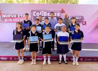 Gobierno de Indira Vizcaíno entrega laptops gratuitas a estudiantes de secundaria en Ixtlahuacán