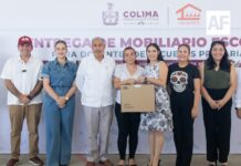 Docentes de 37 primarias en Villa de Álvarez recibieron mobiliario por parte de Indira Vizcaíno