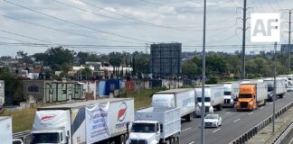 Transportistas bloquean parcialmente accesos a Guadalajara por segundo día consecutivo