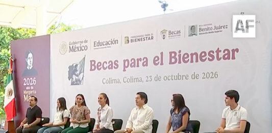 Claudia Sheinbaum inicia en Colima entrega nacional de tarjetas de la Beca Benito Juárez