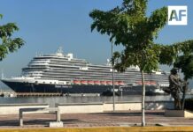 Hace escala en Manzanillo crucero Koningsdam con más de 2 mil 500 pasajeros a bordo