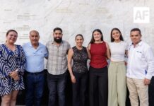 Indira Vizcaíno devela nombres de Naomi Cruz, Angélica Torres y Manuel Chávez en el Muro de Honor del Deporte Colimense