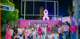 Enciende Tey Lazo Rosa en inicio del mes de la lucha contra el cáncer de mama