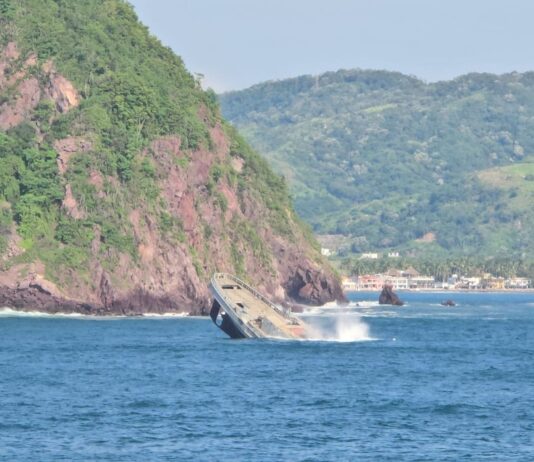 Hunden exbuque Cora frente a Juluapan, Manzanillo; formará parte de un arrecife artificial