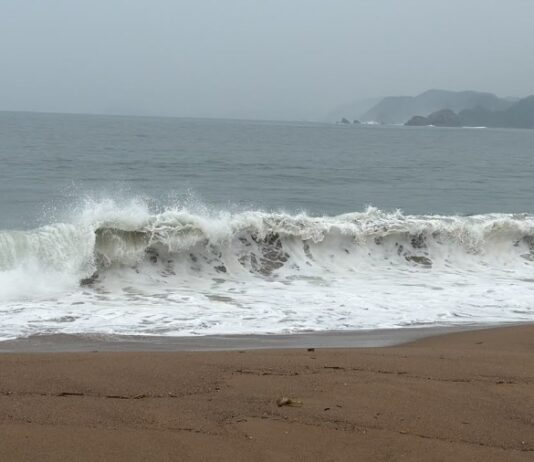 Huracán Trudy se ubica a 160 kilómetros de Manzanillo; prevén oleaje de hasta 7 metros