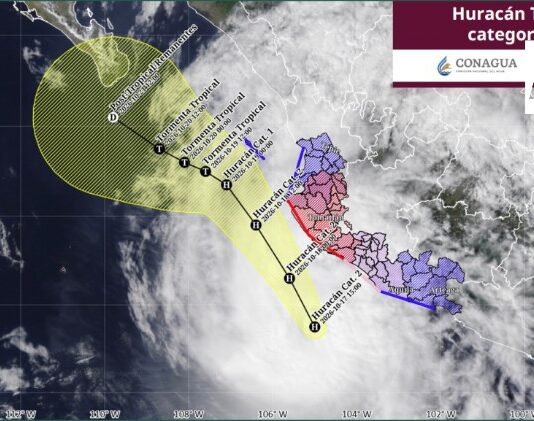Huracán Trudy se intensifica a categoría 2 al sur de Colima; prevén lluvias intensas y oleaje de hasta 7 metros