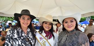 Indira Vizcaíno disfruta tradición de la Entrada de la Música en Cuauhtémoc