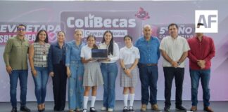 Indira Vizcaíno fortalece la educación; entregó 464 ColiBecas Computadoras a estudiantes de secundaria y licenciatura en Comala