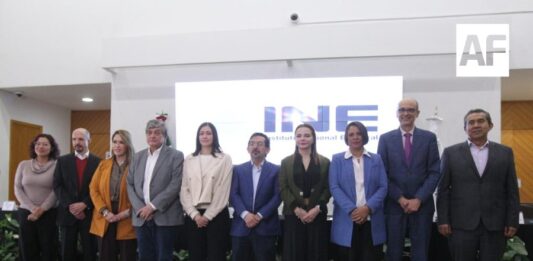 INE anuncia revisión de cargos directivos y confirma tres renuncias
