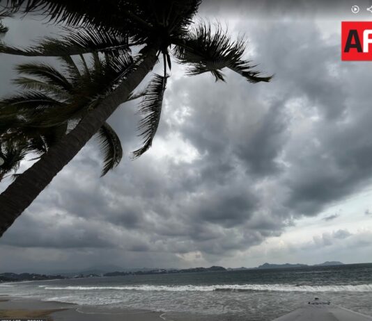 Prevén lluvias fuertes y oleaje de hasta 3 metros en Colima por el huracán Trudy