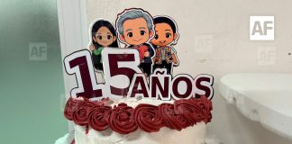 Morena Colima celebra 15 años con tradicional pastel de quinceañera