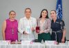 Entrega Tey agradecimientos a Indira Vizcaíno y Christian Torres Ortiz