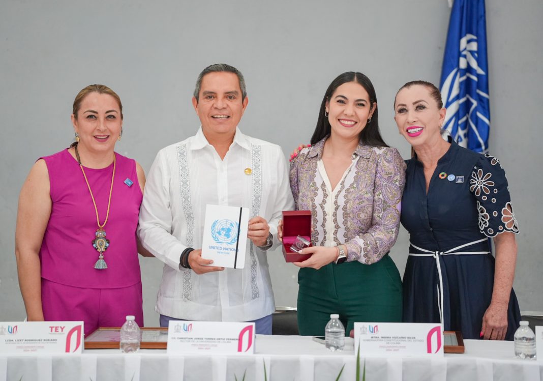 tey entrega reconocimiento a gobernadora y rector