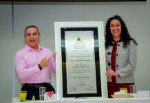 Reconocen jubilados de la UdeC legado de Griselda Álvarez con distinción póstuma