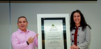 Reconocen jubilados de la UdeC legado de Griselda Álvarez con distinción póstuma